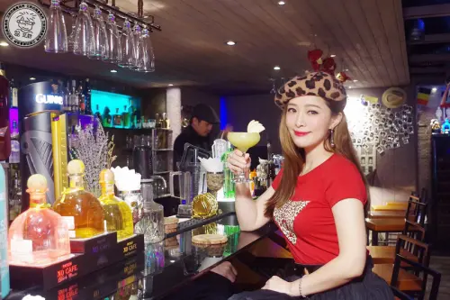 想續攤找不到地方？ＤＪ楊凱涵帶我們到條通找好吃好玩的酒吧．也可以包場喔．轉角酒吧 La Esquina