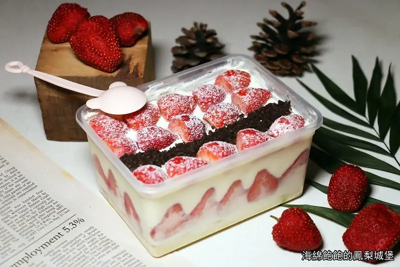新莊甜點/草莓控推薦『京橋坊現烤手作烘焙』冬天期間限定，大湖草莓蛋糕盒，兩盒以上有優惠！