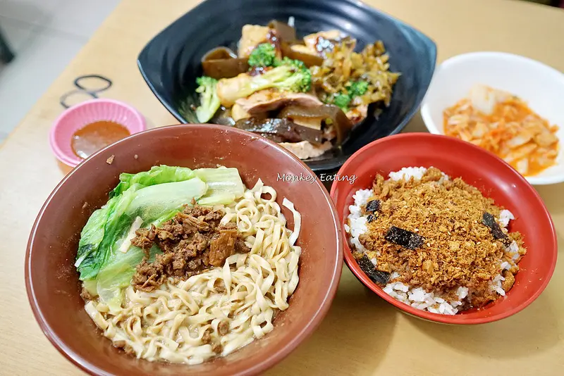 【台中豐原】『宜豐蔬食滷味』。素食滷味專賣｜平價素食小吃｜藥膳當歸。咖哩。味噌｜豐原素食一條街