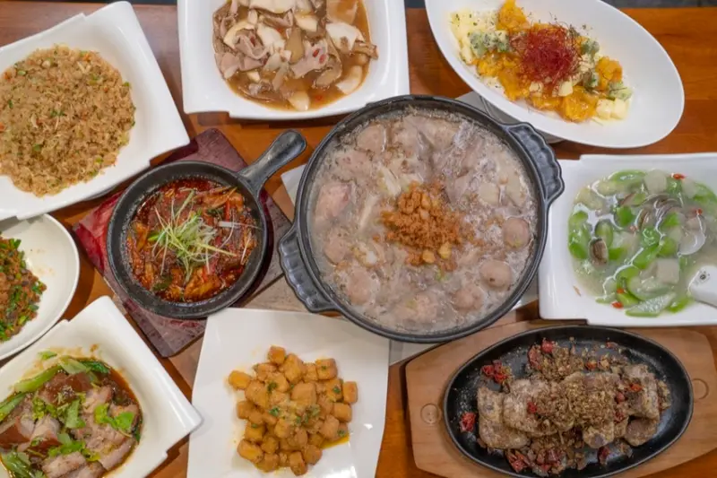 桃園中餐廳 金皇天下館｜菜色多樣化的家庭式中餐館，台菜、川湘菜應有盡有，年底聚餐好去處 · 算命的說我很愛吃