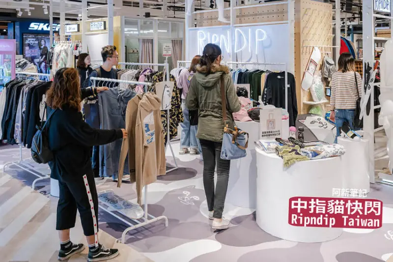 快點！ 中指貓 快閃來台中啦！新光三越12樓，只到1/13號～