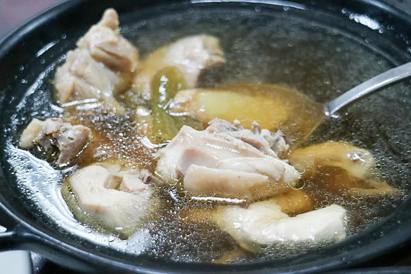 【高雄前鎮】捌捌迷你土雞鍋 寒冷夜晚 獨享個人鍋雞湯 暖心暖胃