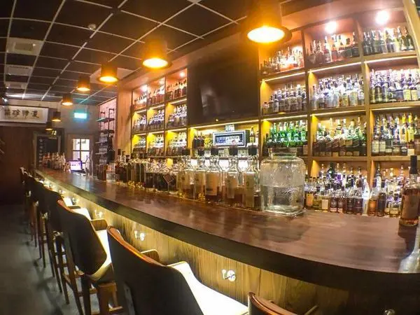 【高雄人都去哪喝威士忌】醉俠威士忌酒館 800支威士忌讓你選擇