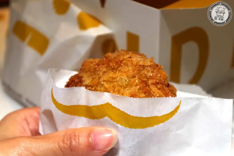 微風南山美食街最多人排隊的小吃．日本要900元台灣只要50元的炸肉餅．金葉名氣餅 Gold Menchi