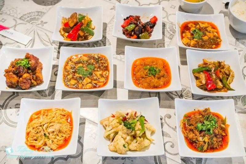 金葉紅廚RED KITCHEN/和風川味功夫菜/套餐最便宜70元/在美食街吃川味桌菜新概念