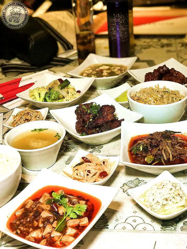 微風南山美食街也可以吃到正統平價又好吃的川菜。金葉紅廚 Red Kitchen