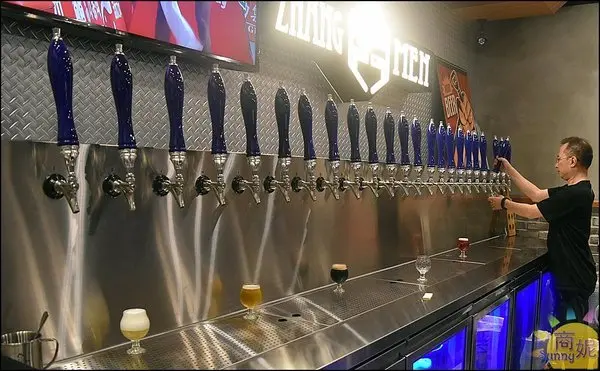 台中啤酒餐廳。掌門精釀啤酒文心店。世界啤酒金牌獎24支酒頭加上義式海鮮料理 餐與酒都讓人驚艷        
      