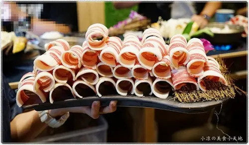 台中大里│星八鍋鍋物潮流，獨創剝皮辣椒、蒜頭雞湯頭，肉盤爆量，給我肉肉其餘免談！ - 小凉的美食小天地