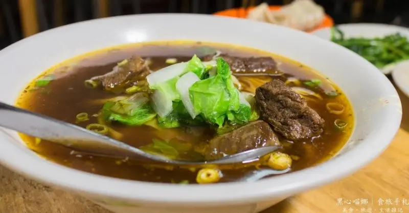 高雄前鎮︱福記陽春麵　藏於巷弄間的濃郁好吃紅燒牛肉麵！