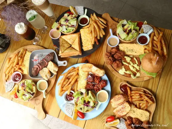 台中美食│歐娜斯 Honest早午餐〃北屯人氣早午餐，份量超澎派，餐點也好吃～        
      