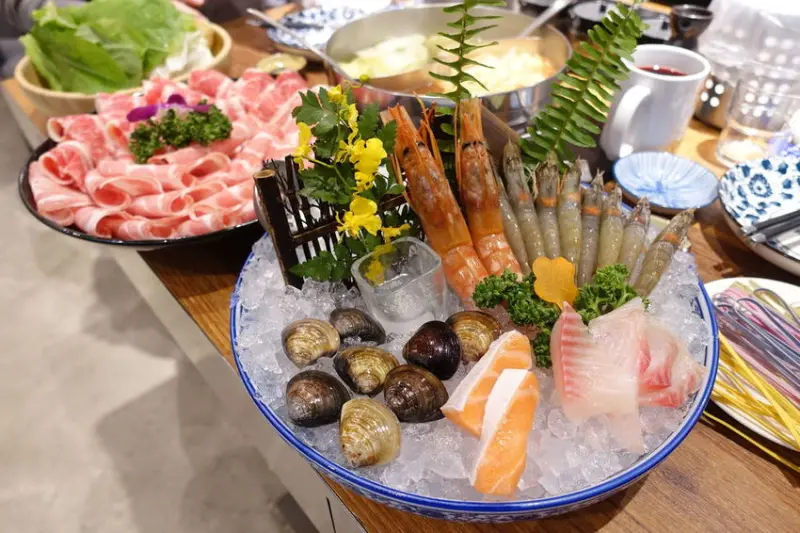 【鍋物料理】鐵支涮火鍋信義旗艦店 , 鮮嫩肉質生猛海鮮 , 時尚裝潢設計也提供包廂 , NEO19中高單價火鍋餐廳 , 近世貿101/威秀商圈/信義新光