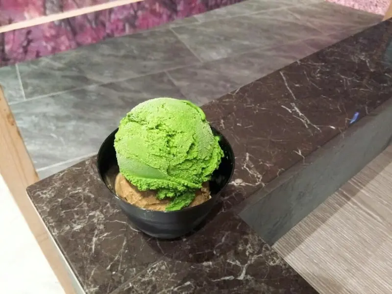 【台北市信義區 / 百貨美食 / 微風南山】日本ななや NANAYA 抹茶冰淇淋 微風南山JAPAN RAIL CAFE也品嚐得到