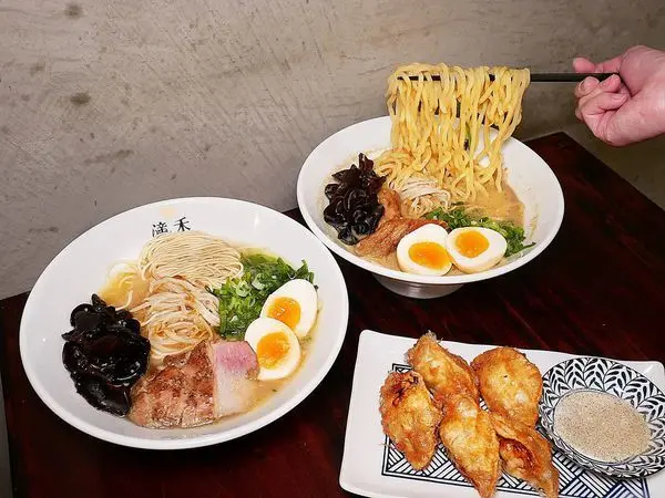 滝禾製麵所-台中太平拉麵推薦，特色濃郁湯頭搭配舒肥肉食及手工Q彈麵條，選擇多超客製化客製化還可以免費加湯!! 週四免費加麵日