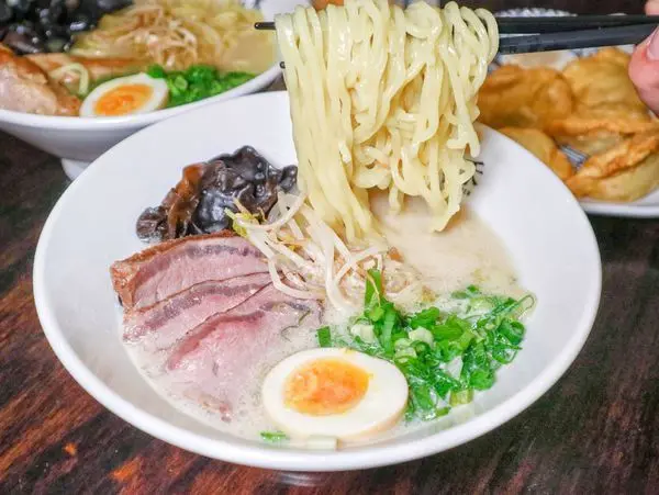 【台中】滝禾製麵所－太平店。從麵條到湯頭再到肉品都可以自由選自由配，太平平價拉麵店