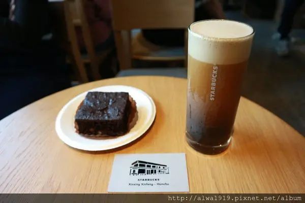 【新豐新亮點】全台唯一「鐵道星巴克」開幕！Starbucks星巴克新竹新豐門市，開幕活動懶人包。氮氣冷萃咖啡口感濃郁滑順