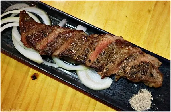 [台北中山]酌燒 串燒酒食|美式工業風日式居酒屋|蔥蔥雞肉串、鹽烤牛肉串、海鮮烏龍麵、特級牛小排、日式雞翅(愛評體驗券)