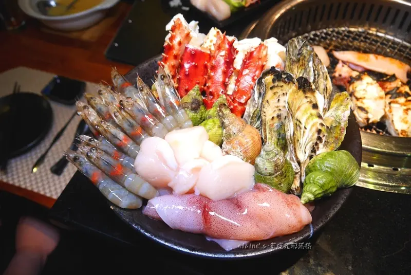 吃。台北內湖《帝一 帝王蟹海鮮/黑毛牛/伊比利豬 頂級燒烤吃到飽》頂級澎派海鮮、高檔食材通通吃到飽喔