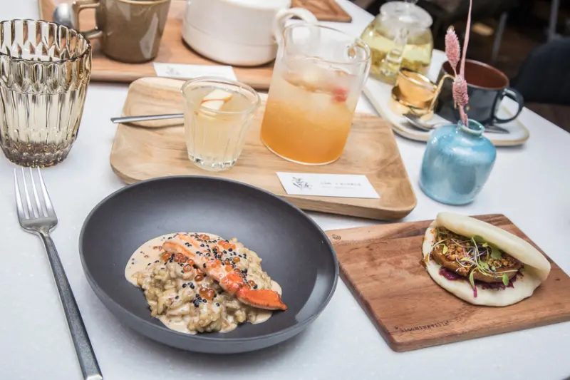 [台北信義]微風南山美食推薦！創意無限的歐陸料理，視覺與嗅覺的極致饗宴！P&T柏林茶館微風南山店 - 大手牽小手。玩樂趣