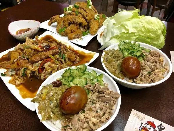 （台南。中西區）金華路上的鴨肉美食，超乎想像非吃不可的『皇族香酥鴨』，務必事先電話預定，絕對打破您對鴨肉的刻板印象的『皇族香酥鴨』！！！        
      