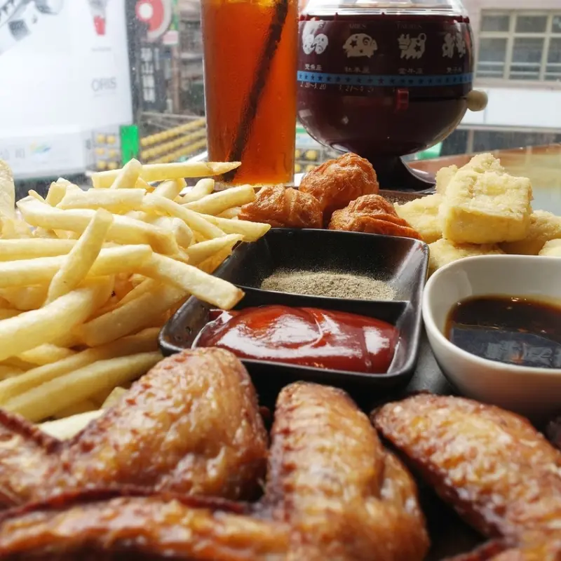 【美食分享】基隆飛鏢店,廟口正對面,大嘴巴茶坊複合式餐廳,聚會首選不限時用餐、中式、美式、鐵板、茶類飲品