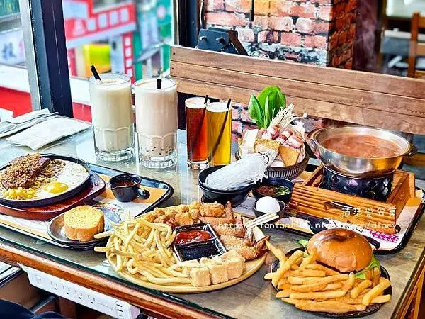 基隆廟口 下午茶、宵夜【大嘴巴茶坊】中式火鍋、美式漢堡、鐵板料理｜1T無線網路｜開小會、聊天聚餐、宵夜續攤的好所在 (21).jpg