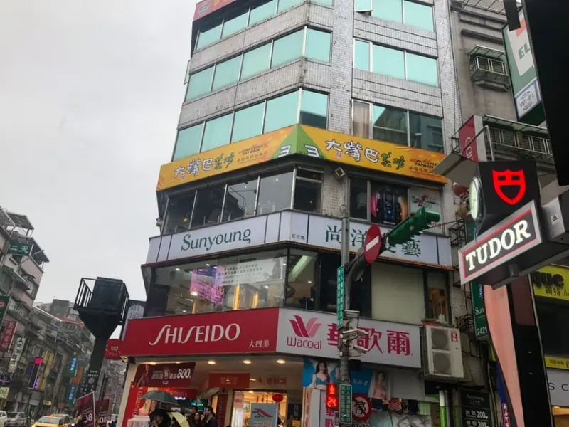 【基隆】適合聊天、休憩好去處 ‧ 鄰近基隆廟口夜市 ‧ 超值商業午餐 ‧ 吃飯還可以玩飛鏢 ‧ 大嘴巴茶坊