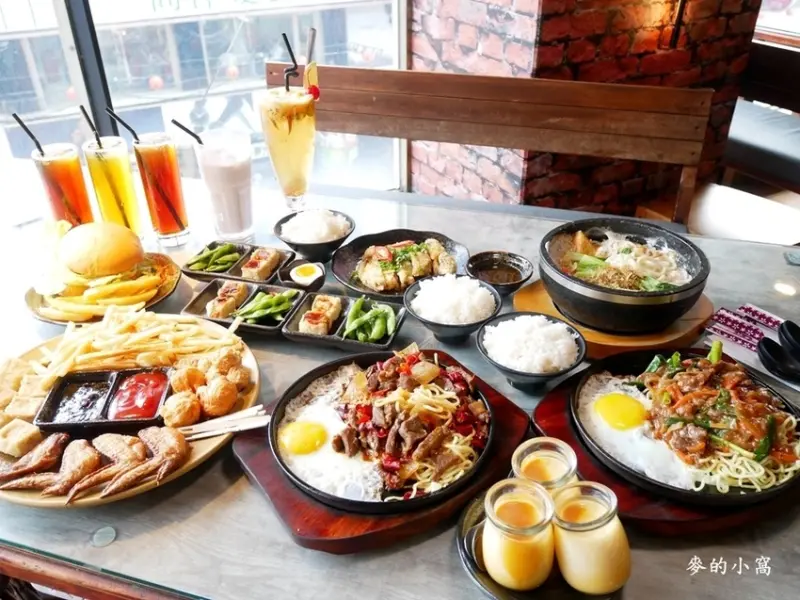 基隆美食｜大嘴巴茶坊～基隆廟口夜市旁不限時、提供WIFI、插座，火鍋餐廳、簡餐下午茶還有各式餐點，適合聚會／聊天的好去處