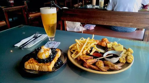 基隆廟口 大嘴巴茶坊 複合式餐廳 不限時用餐