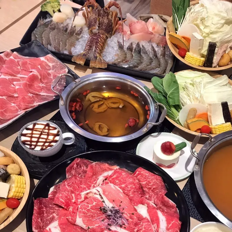 秋冬新品 ── 超創意的前衛火鍋！視覺震撼搶占大家的目光  ● 饗鮮海陸火鍋 | 新北永和美食