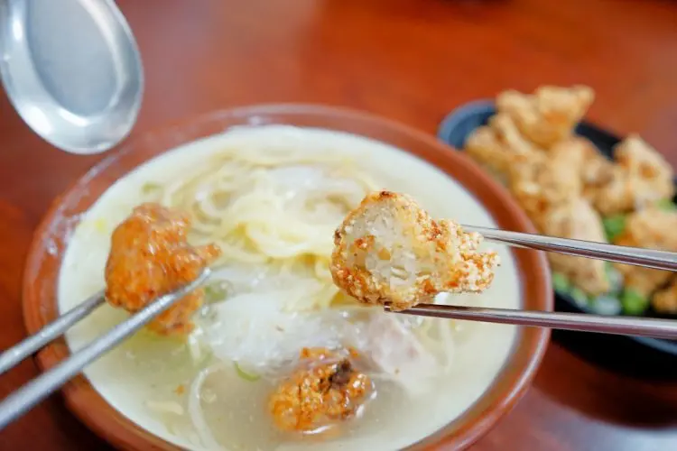 台南｜火城麵店 60年的美味傳承 外酥內軟Q的九母魚酥(狗母魚酥)