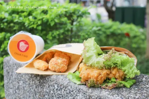 【台北美食】雞啃夠法式雞腿排 手拿雞腿排享用也能很優雅,搭配生菜入口很清爽!