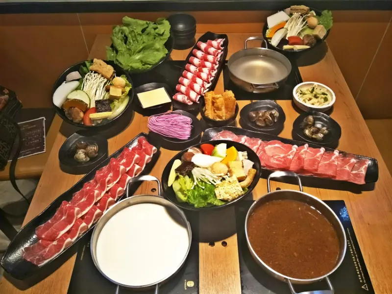 過年初一/初五皆不打烊的鍋物-永和中正路美食激推經濟實惠的【J鍋好味】精緻湯頭與有料的豐滿鍋物XD