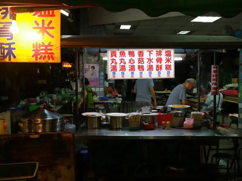 新營塩米糕：台南新營菜市場口的美味銅板價米糕，夜間限定!｜新營必吃美食 - 進食的巨鼠