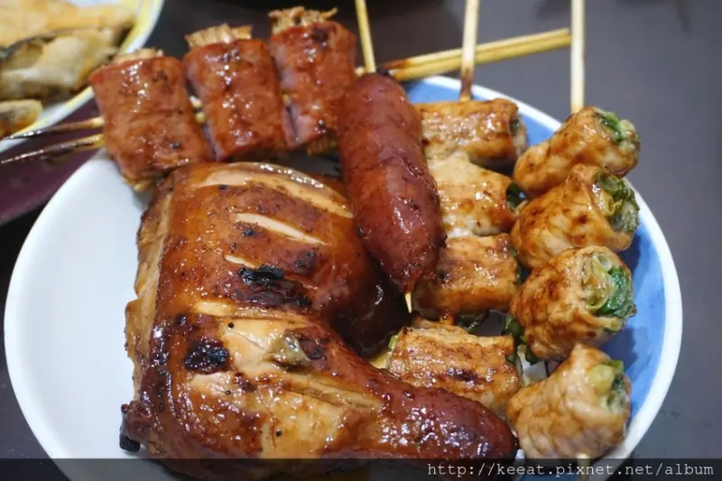 (新開店)傳承三十年的平價燒烤 醬汁清爽烤雞腿好吃呀 -謝謝台味炭烤@捷運內湖站@湖光市場