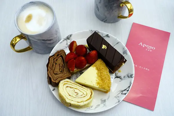 新埔甜點店-艾波索幸福甜點板橋門市，無限乳酪、巧克力金磚、貝拉公主草莓乳酪、法式生乳捲、巧克力千層捲、英式伯爵牛奶捲