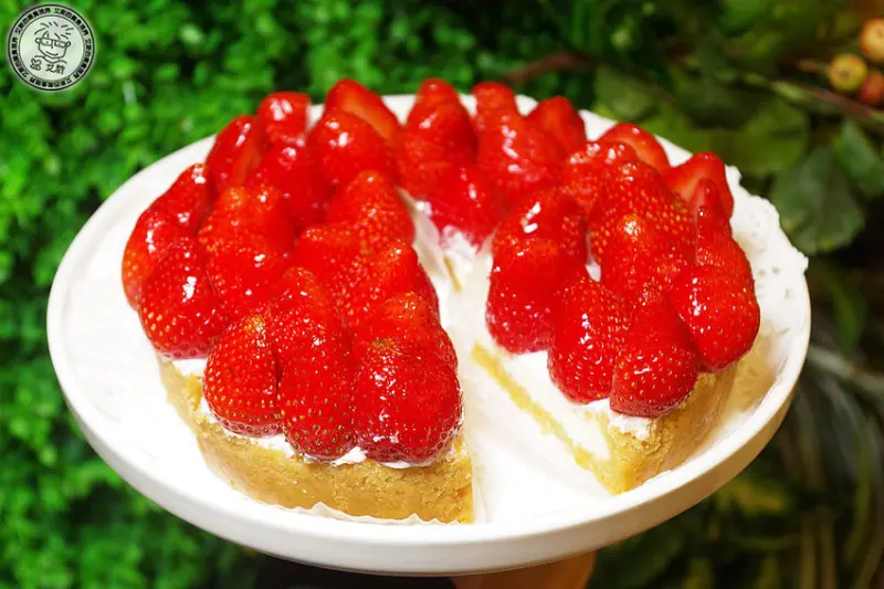 草莓季節又來了美味的草莓法式甜點在蛋糕店裡也可以直接享用．法式甜點．彌月蛋糕．生日蛋糕．宅配甜點．Aposo 艾波索法式甜點
