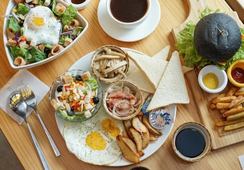 跳躍的宅男 - [ 花蓮美食]臨海早午餐有著大片落地窗 悠閒的空間讓人慵懶  超厚漢堡肉吃起來好爽快  花蓮市美食-Lazy懶惰蟲單車咖啡