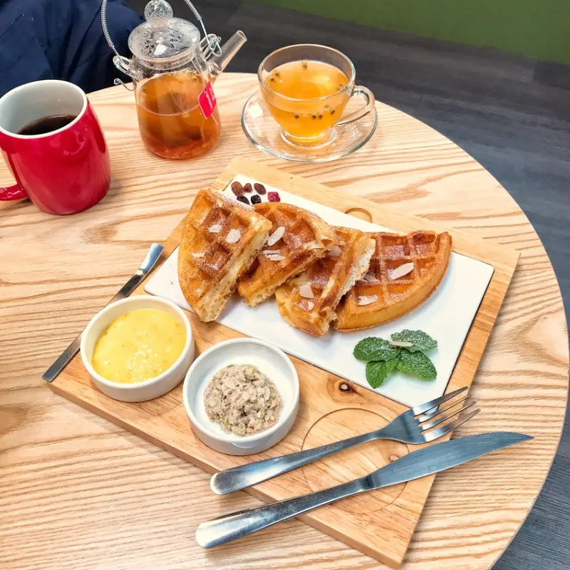 Hosei subs&drinks IG打卡點 空間寬敞 不限時咖啡廳 民生社區 延壽街 brunch 早午餐 下午茶 親子友善 寵物友善餐廳