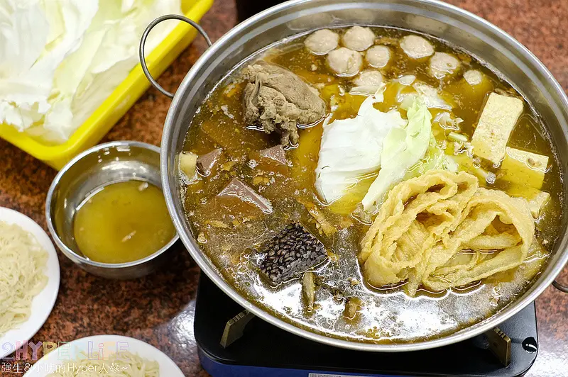 泉記薑母鴨│單純使用蔬菜高湯和本土老薑去熬的湯頭喝了暖身不口渴！愛吃薑母鴨不能錯過這一味台中火鍋美食～ @強生與小吠的Hyper人蔘~