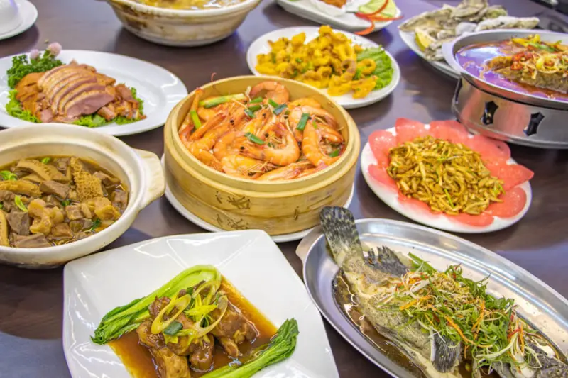 台中南屯，東港海世界活海鮮，平價海鮮料理~老師傅手藝佳，有停車場。 - 微笑Joe幸運