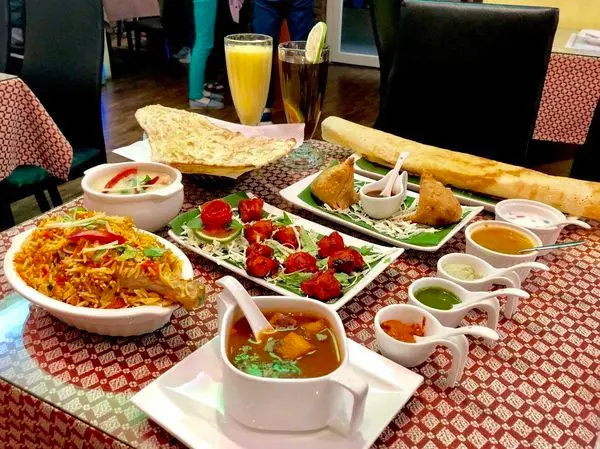 台中西區・異國料理｜Sree India Palace斯里頂級印度餐廳｜位在隱密巷弄的經典印度料理～踏入店裡就感受到滿滿的異國風情！