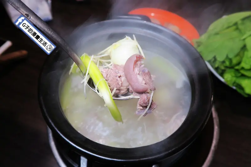 三重港景觀餐廳-三重 羊肉爐-蒙古包廂帳篷用餐,現場駐唱歌手有氣氛,溪湖溫體羊.生炒鴨舌.BBQ燒烤活海鮮.生啤