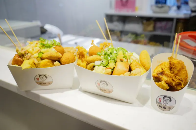 台北｜鹹酥李 近師大夜市鹹酥雞消夜推薦！八種配料任選搭配，大推清爽解膩水果丁~ - 奇奇一起玩樂趣