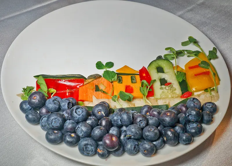 愛家愛地球，食農新文化。財團法人育秀教育基金會推動「食采菁彩，愛家派對，共享廚房」食安+健康美味的平衡新生活