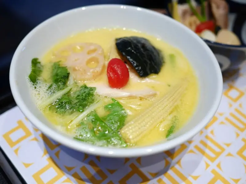 【台中梧棲美食】MITSUI OUTLET PARK 台中港三井Outlet美食。猿田彥咖啡. SARUTAHIKO CAFFEE. 篝雞白湯拉麵. 雞三和親子丼飯. 味穗章魚燒。