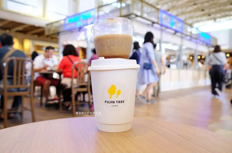台中梧棲│富錦樹咖啡店Fujin Tree Cafe-台北民生社區人氣咖啡店，台中三井outlet美食街，飯後來杯咖啡吧 - 藍色起士的美食主義
