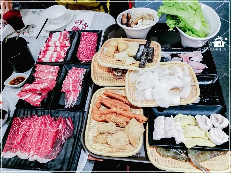 【信義區吃到飽】滿堂紅-新開貴婦百貨B2麻辣和牛鴛鴦火鍋吃到飽800元有找!好停車好逛街豪享受(附菜單) - 真妮4吃喝玩樂燴生活