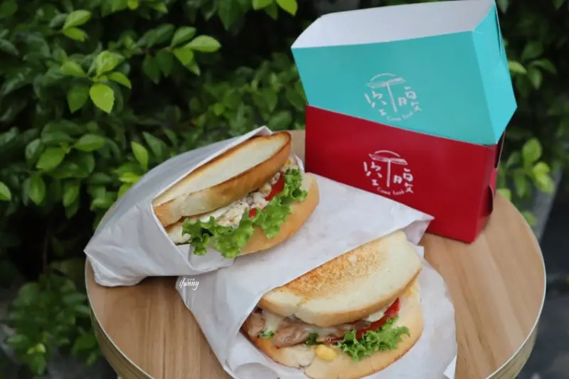 [忠孝新生站]空腹鐵板吐司二號店/獨立座位區/清新可愛的吐司店(附詳細菜單) - ifunny 艾方妮的遊樂場