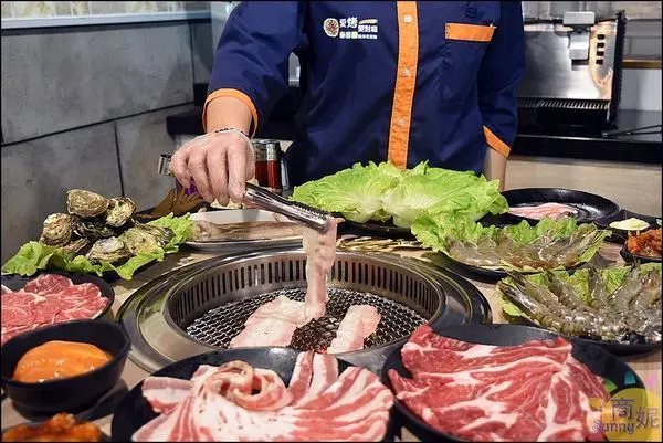 台中燒肉吃到飽。愛烤愛對囉。百種食材專人幫烤 套餐品質不分平假日只要433元太超值!              