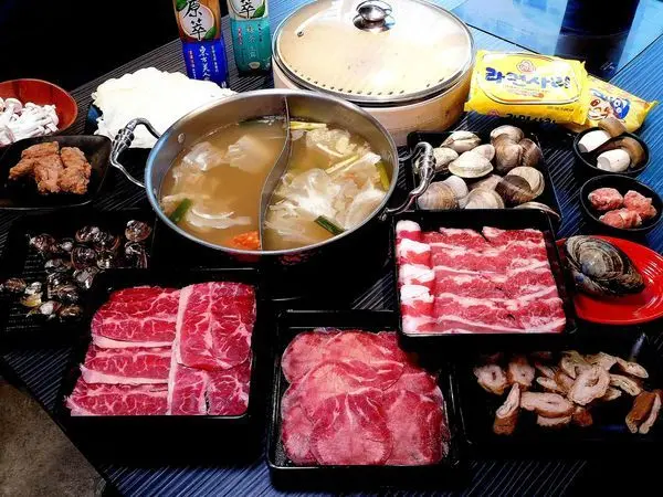 超越水產超市火鍋，肉多多旗下最強火鍋超市，限量必吃活體海產全收錄，有影片，海產產地直送，平價供應